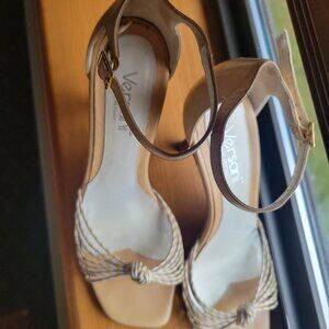 Pretty tan and white sandlas